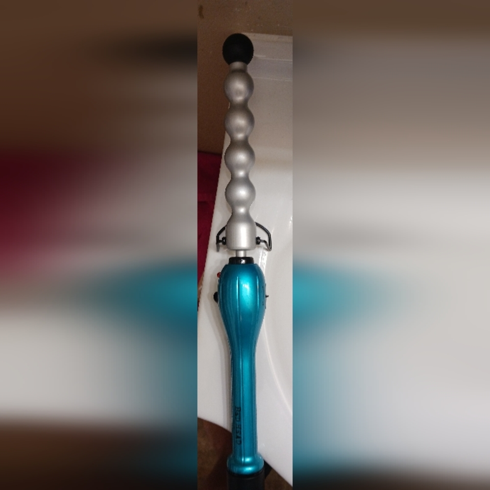 BedHead Rock & Roll hair curler/waver.